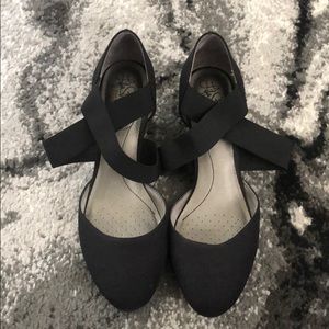 Slip on wedge with comfort support in sole!